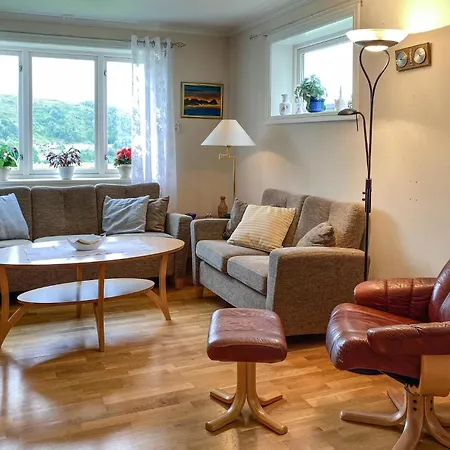 Cozy In With House A Panoramic View *